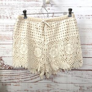 Easel Los Angeles Cream Crochet Lace Shorts NWOT size Small